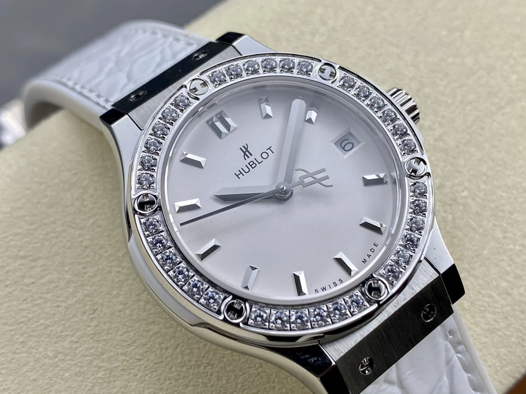 Hublot Classic Fusion White Dial 33mm — photographed off the sweep