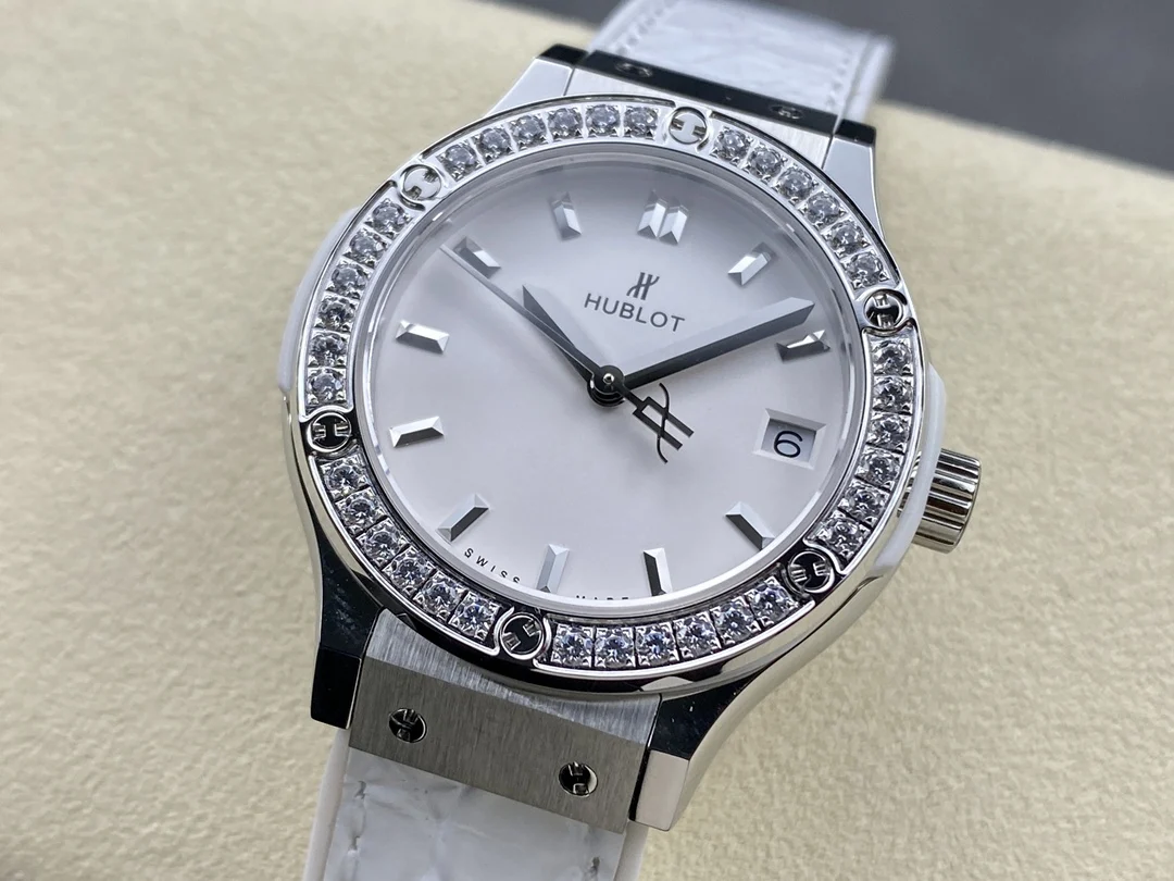 Hublot Classic Fusion White Dial 33mm — photographed off the sweep