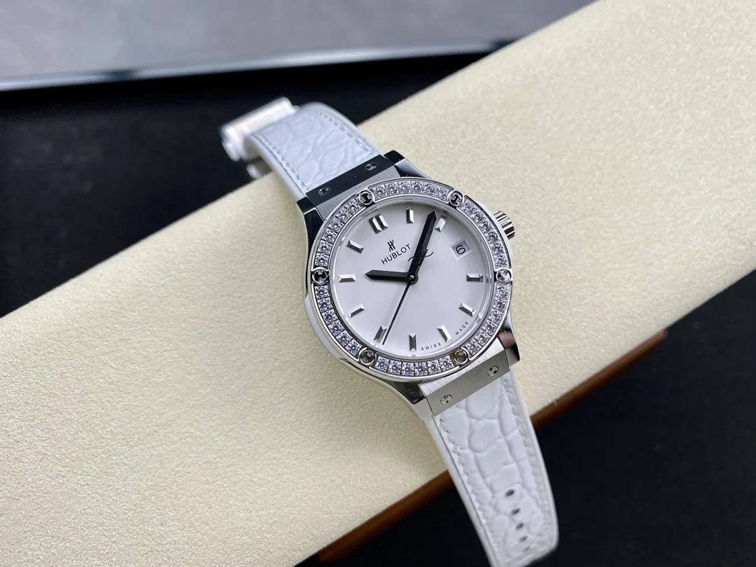 Hublot Classic Fusion White Dial 33mm — photographed off the sweep