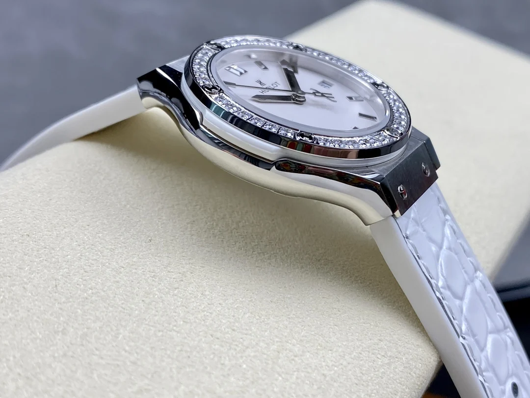 Hublot Classic Fusion White Dial 33mm — photographed off the sweep