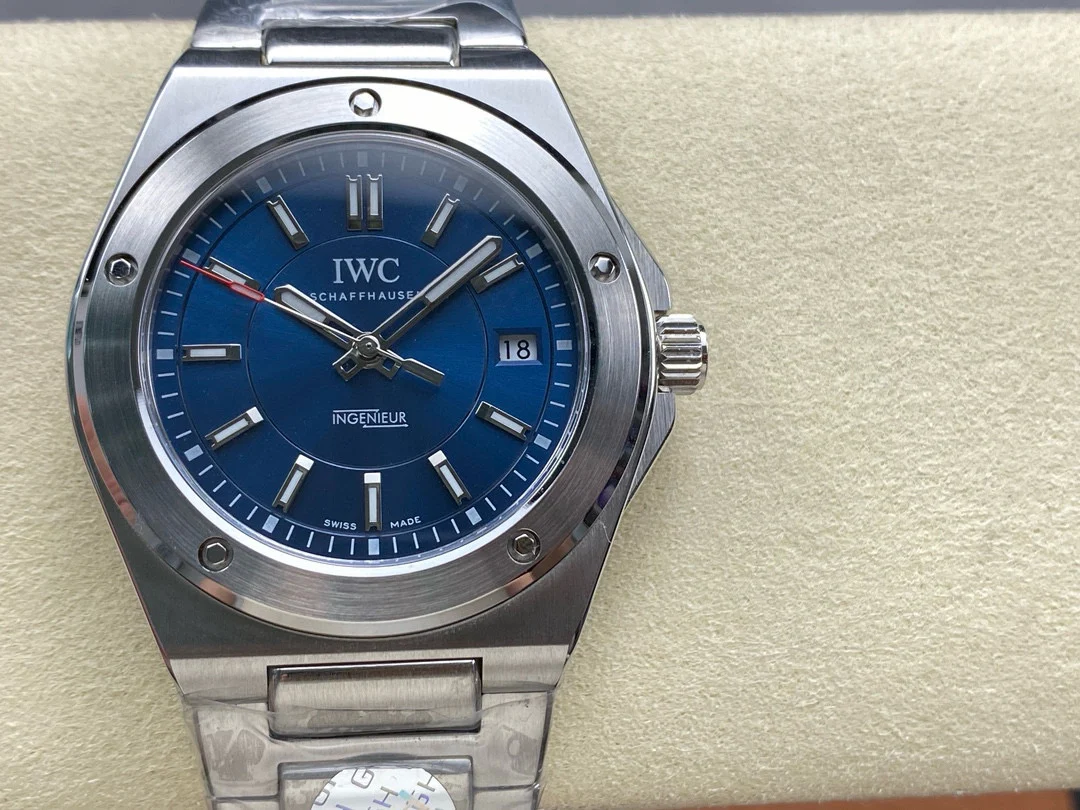 IWC Ingenieur Steel Green Dial 40mm — photographed off the sweep