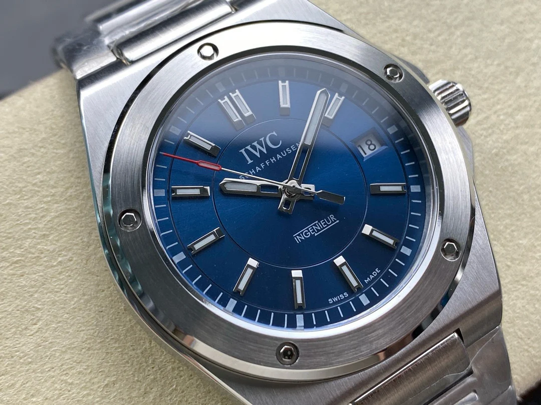 IWC Ingenieur Steel Green Dial 40mm — photographed off the sweep