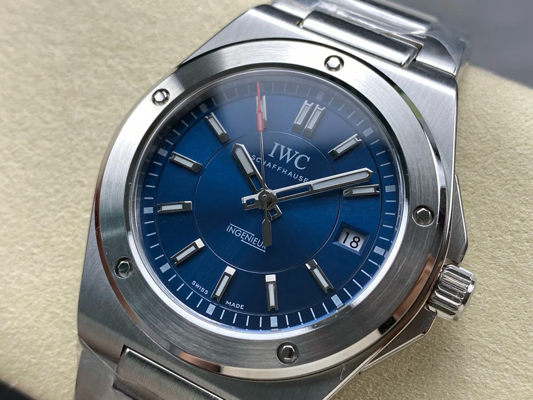 IWC Ingenieur Steel Green Dial 40mm — photographed off the sweep