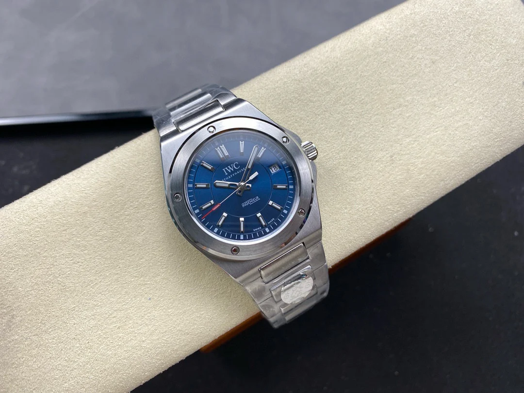 IWC Ingenieur Steel Green Dial 40mm — photographed off the sweep
