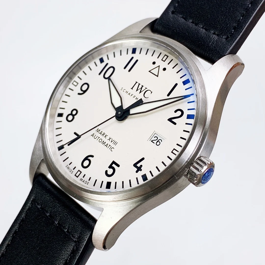 IWC Pilot IW327012 — detail