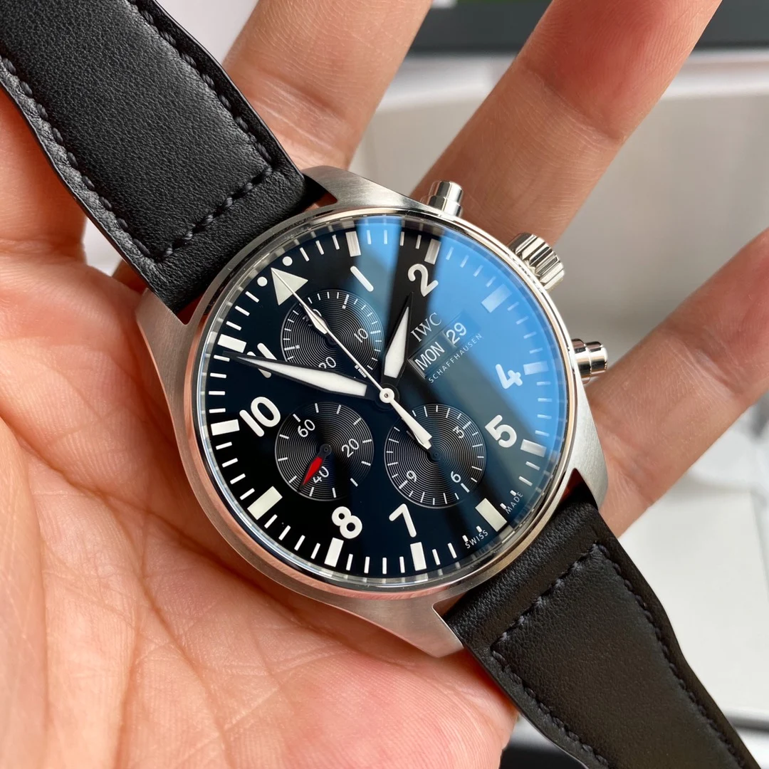IWC Pilot IW377709 43mm β photographed off the sweep