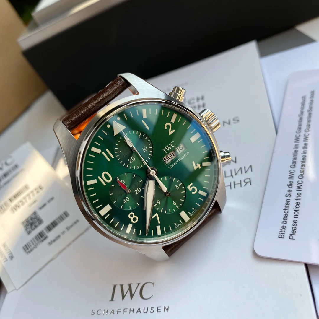 IWC Pilot IW377726 43mm β photographed off the sweep