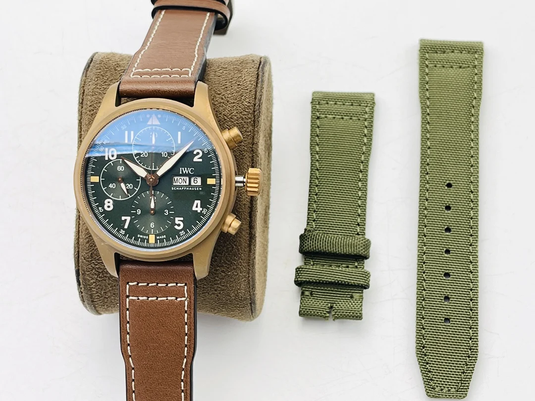 IWC Pilot IW387902 — detail
