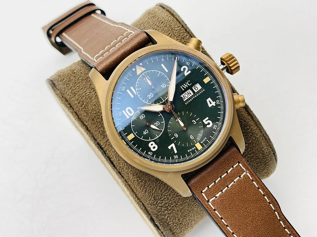IWC Pilot IW387902 — photographed off the sweep