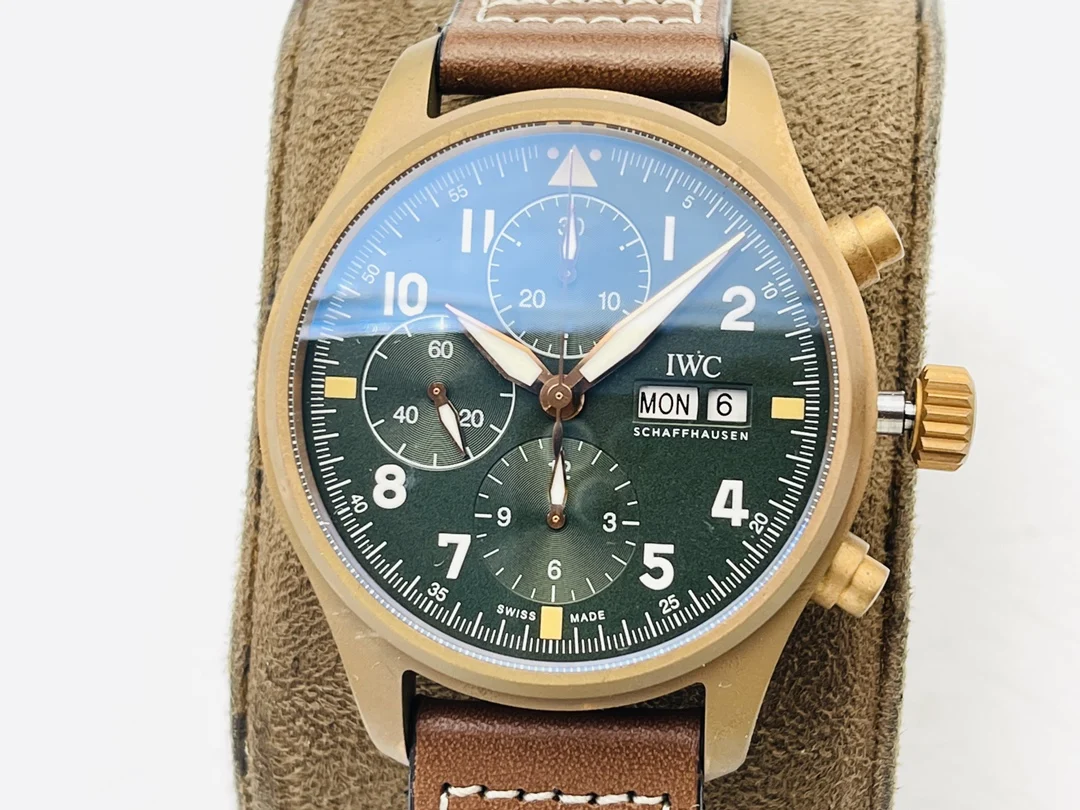 IWC Pilot IW387902 — photographed off the sweep
