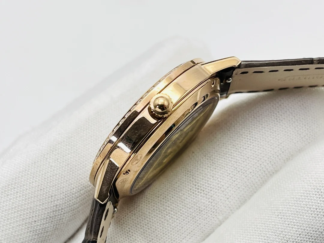 Jaeger-LeCoultre 34mm — photographed off the sweep