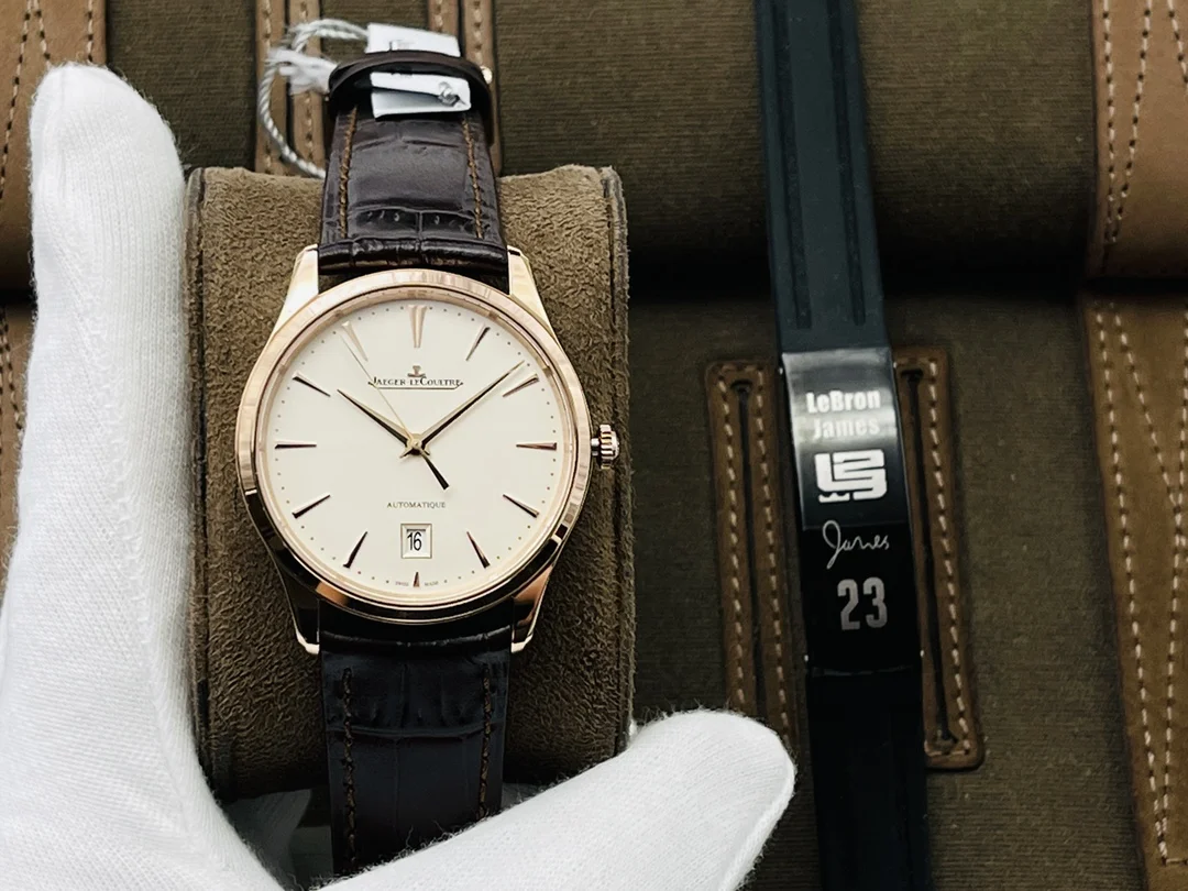 Jaeger-LeCoultre 40mm — photographed off the sweep