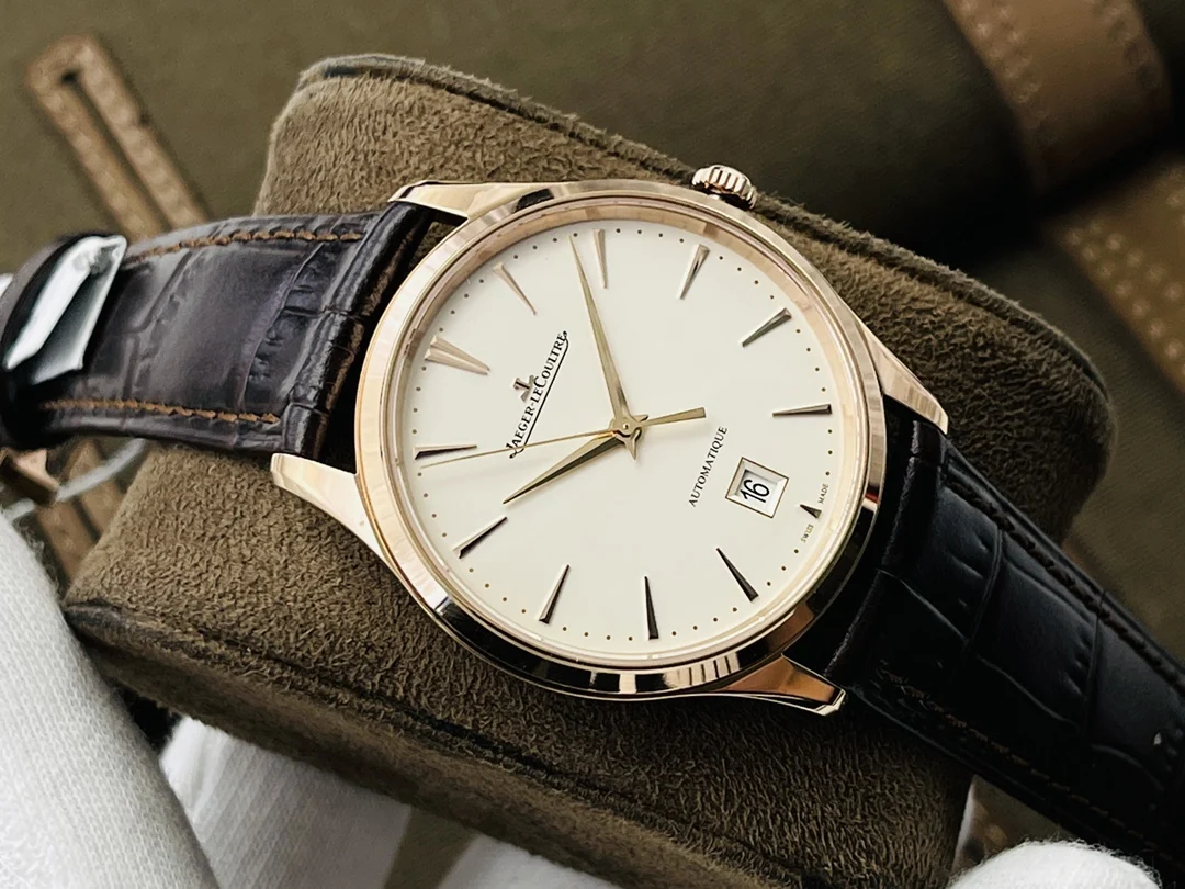 Jaeger-LeCoultre 40mm — photographed off the sweep