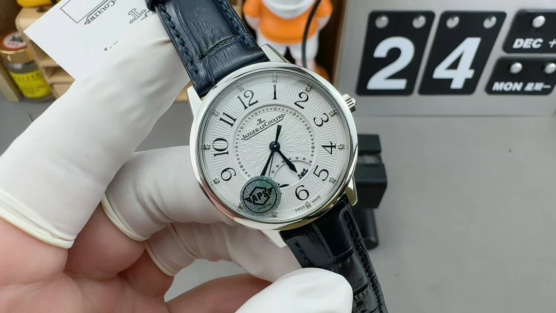 Jaeger-LeCoultre Dating 898A Integrated Movement Women's Watch — photographed off the sweep