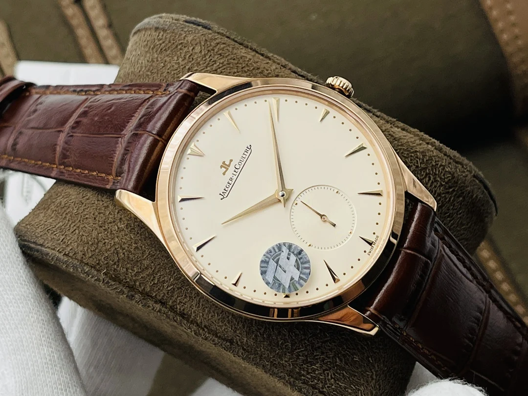 Jaeger-LeCoultre Master Ultra Thin — photographed off the sweep