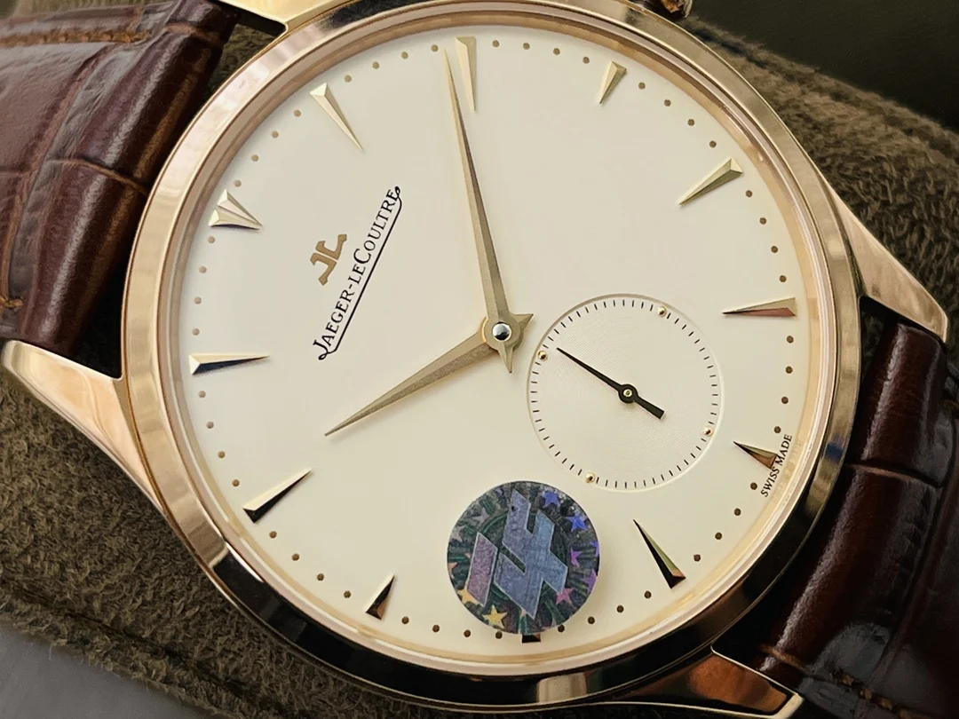 Jaeger-LeCoultre Master Ultra Thin — photographed off the sweep