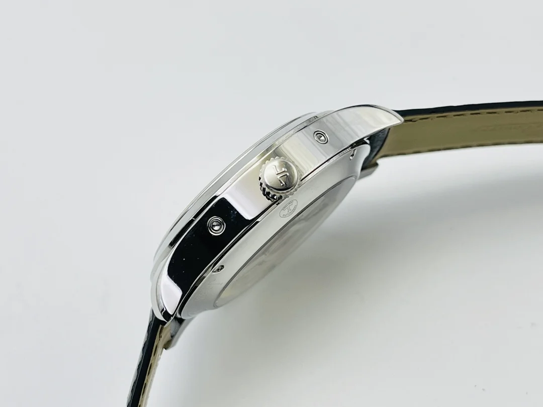 Jaeger-LeCoultre Moon Phase — photographed off the sweep