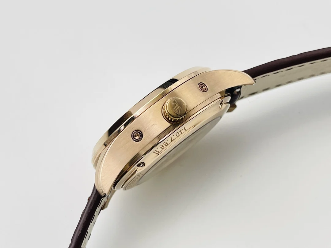 Jaeger-LeCoultre Moon Phase — photographed off the sweep