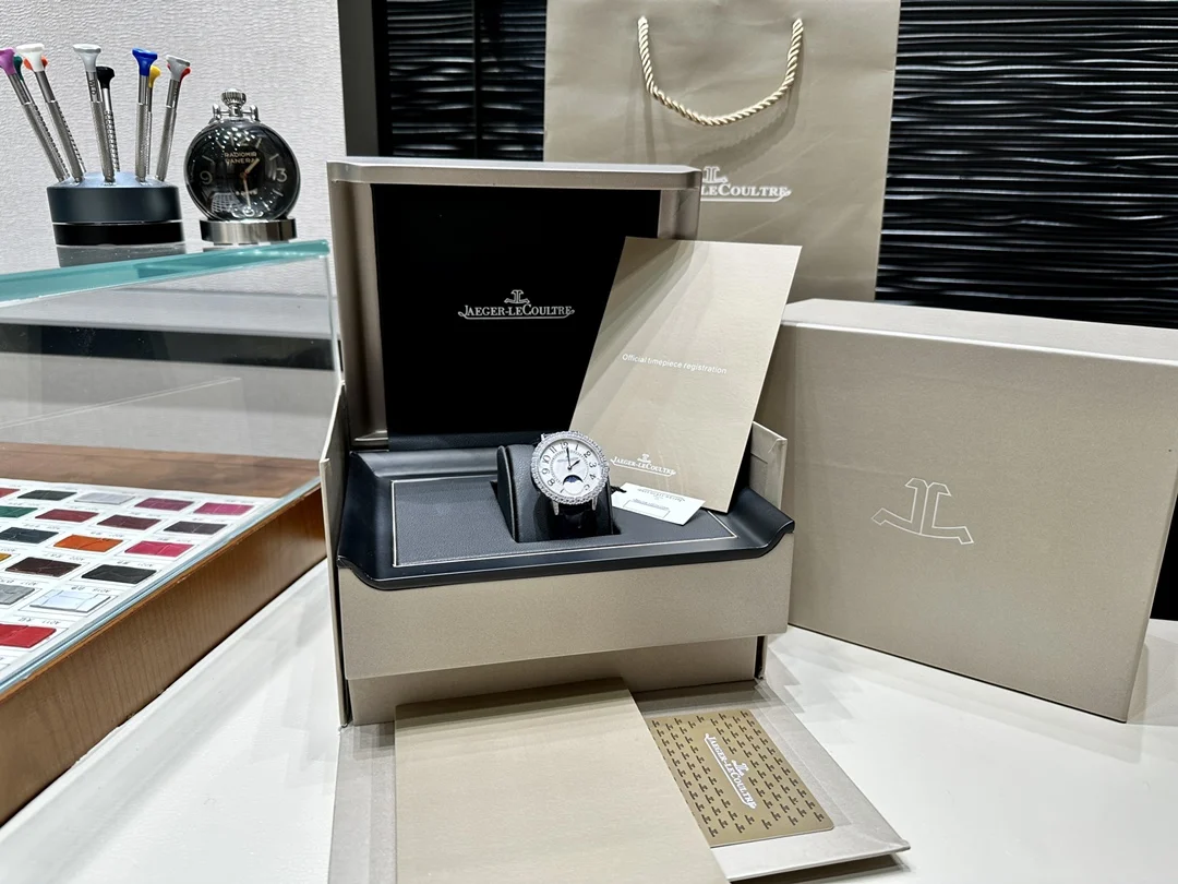 Jaeger-LeCoultre Moon Phase Steel 34mm — photographed off the sweep