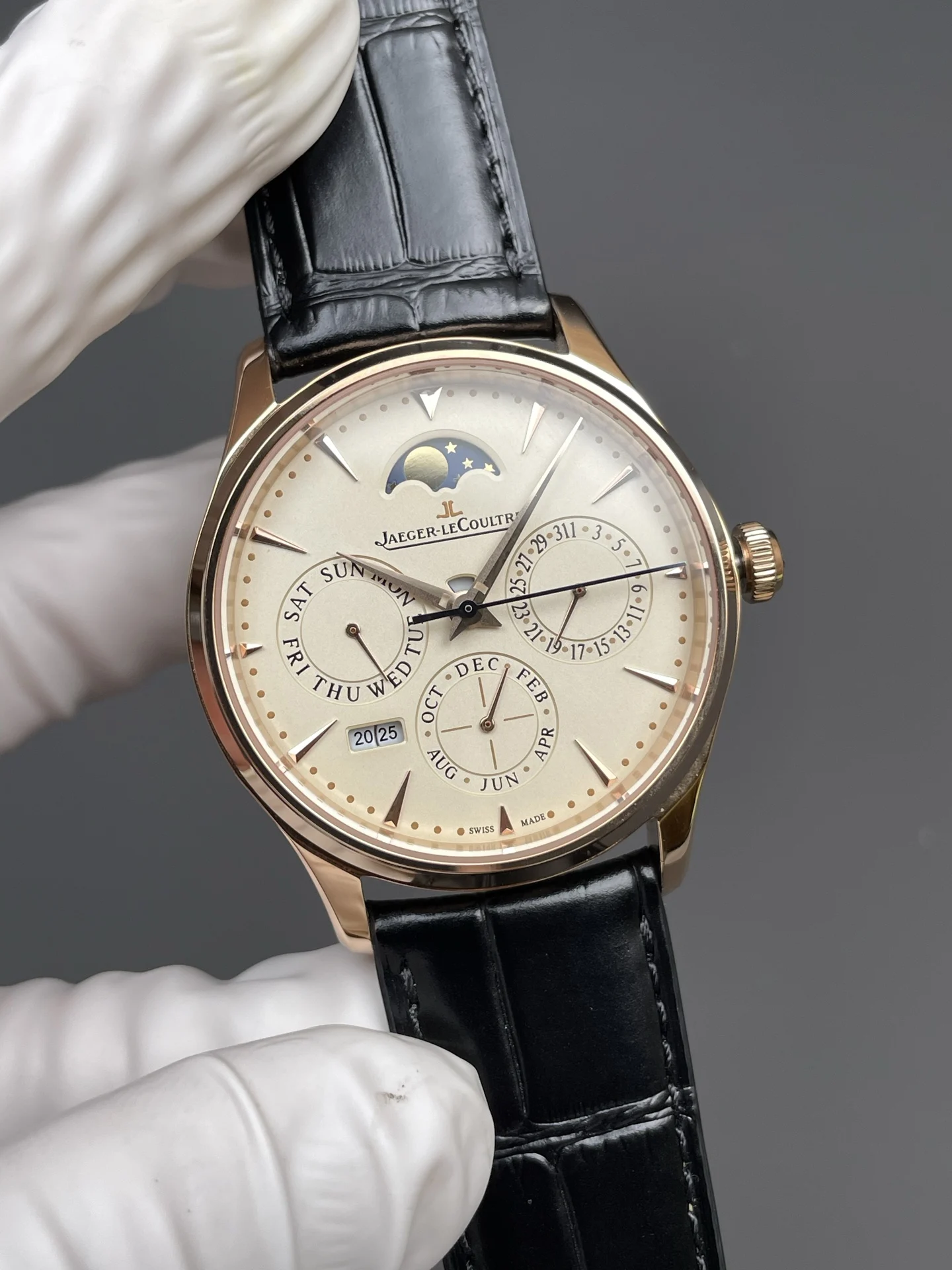 Jaeger-LeCoultre Perpetual Calendar 39mm — photographed off the sweep
