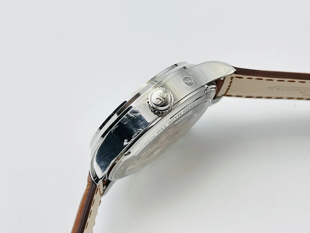 Jaeger-LeCoultre Rose Gold 42mm — photographed off the sweep