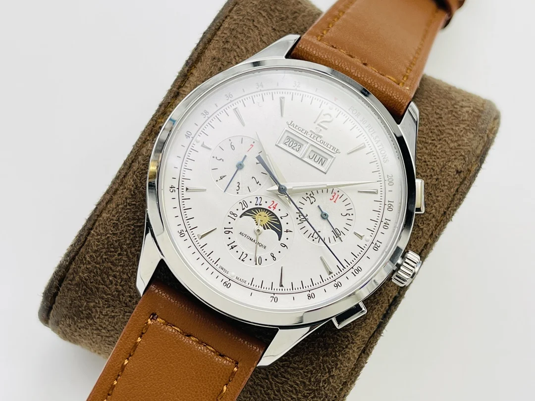 Jaeger-LeCoultre Steel 40mm — photographed off the sweep