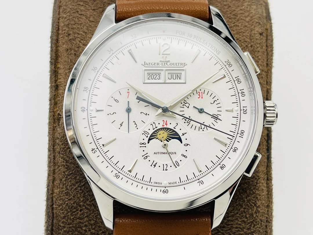 Jaeger-LeCoultre Steel 40mm — photographed off the sweep