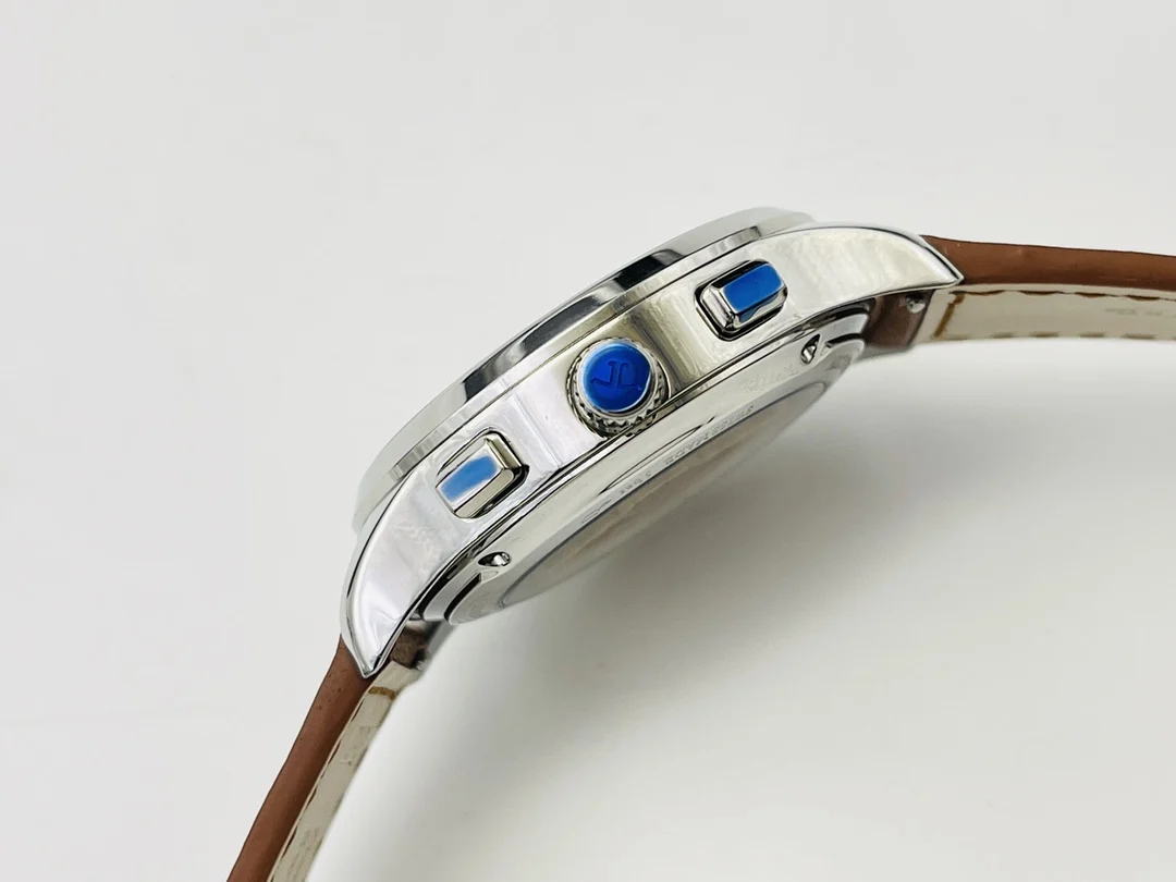 Jaeger-LeCoultre Steel 40mm — photographed off the sweep
