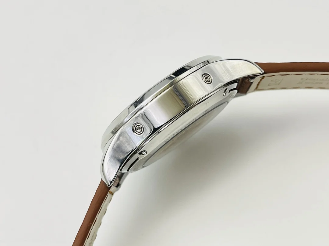 Jaeger-LeCoultre Steel 40mm — photographed off the sweep