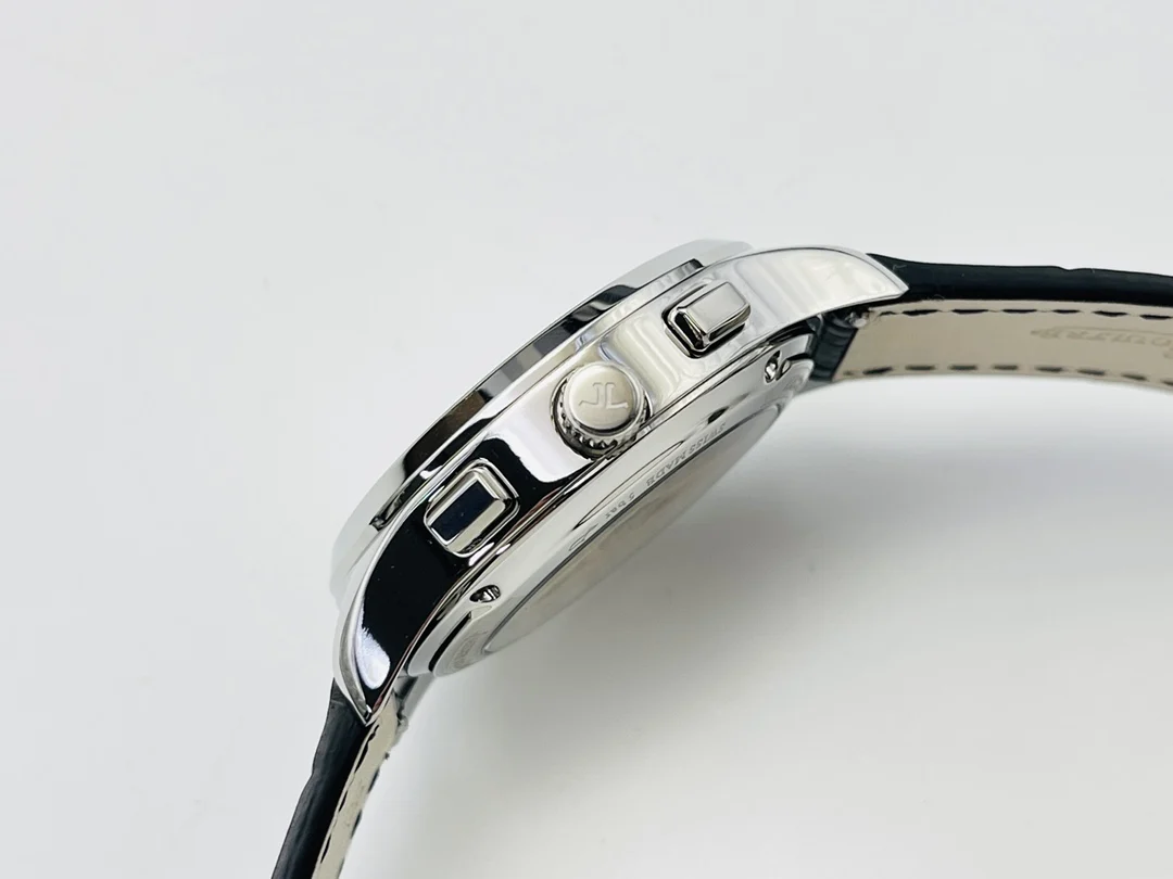 Jaeger-LeCoultre Steel 40mm — photographed off the sweep