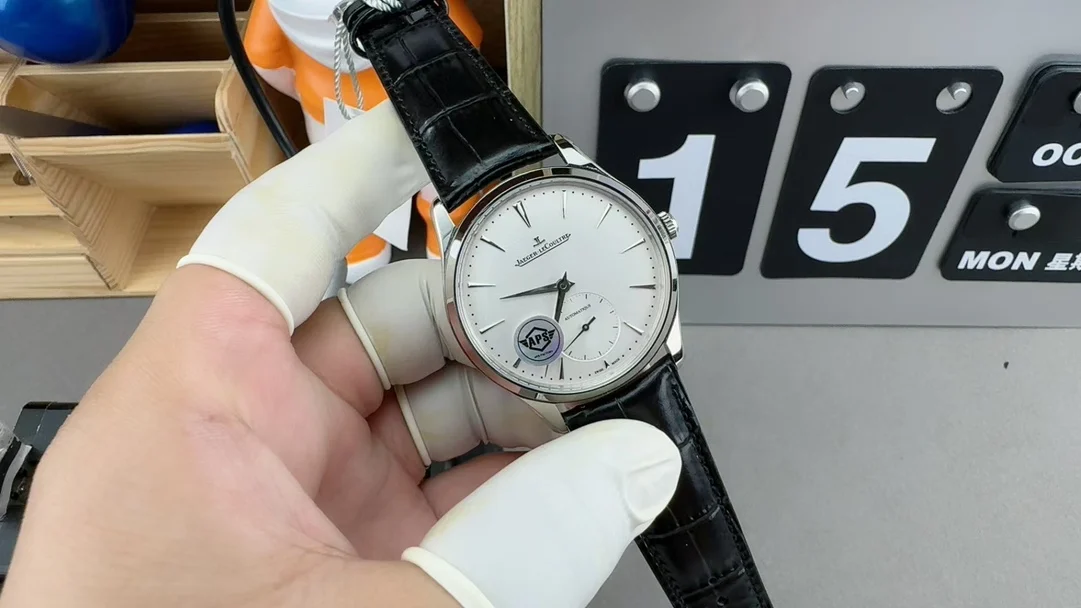 Jaeger-LeCoultre Ultra-Thin Master 968 Integrated Movement — photographed off the sweep