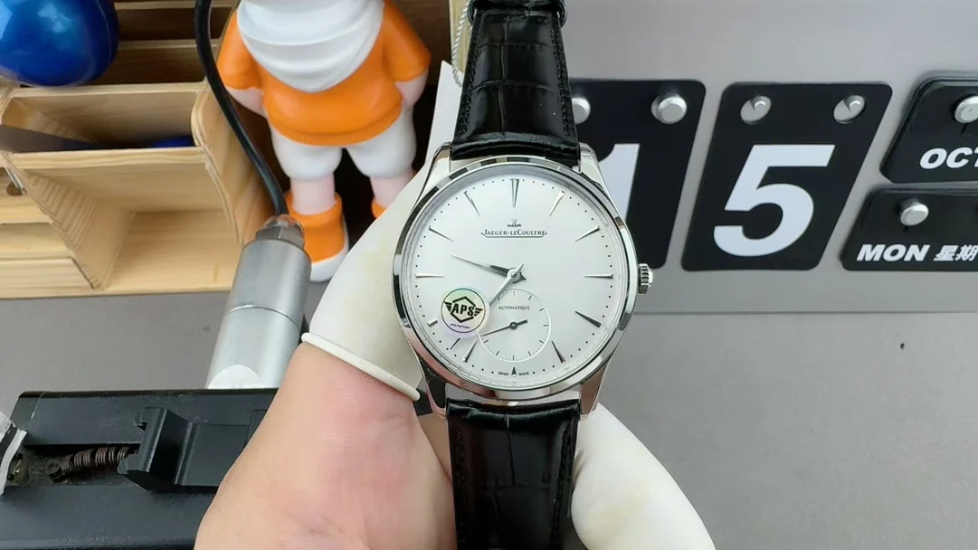 Jaeger-LeCoultre Ultra-Thin Master 968 Integrated Movement — photographed off the sweep