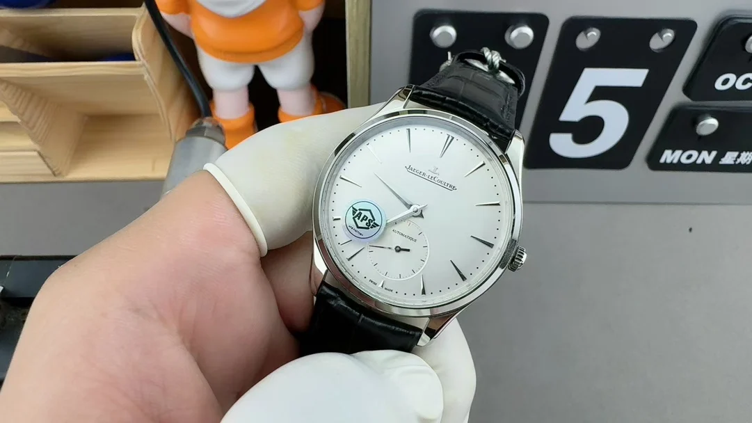 Jaeger-LeCoultre Ultra-Thin Master 968 Integrated Movement — photographed off the sweep