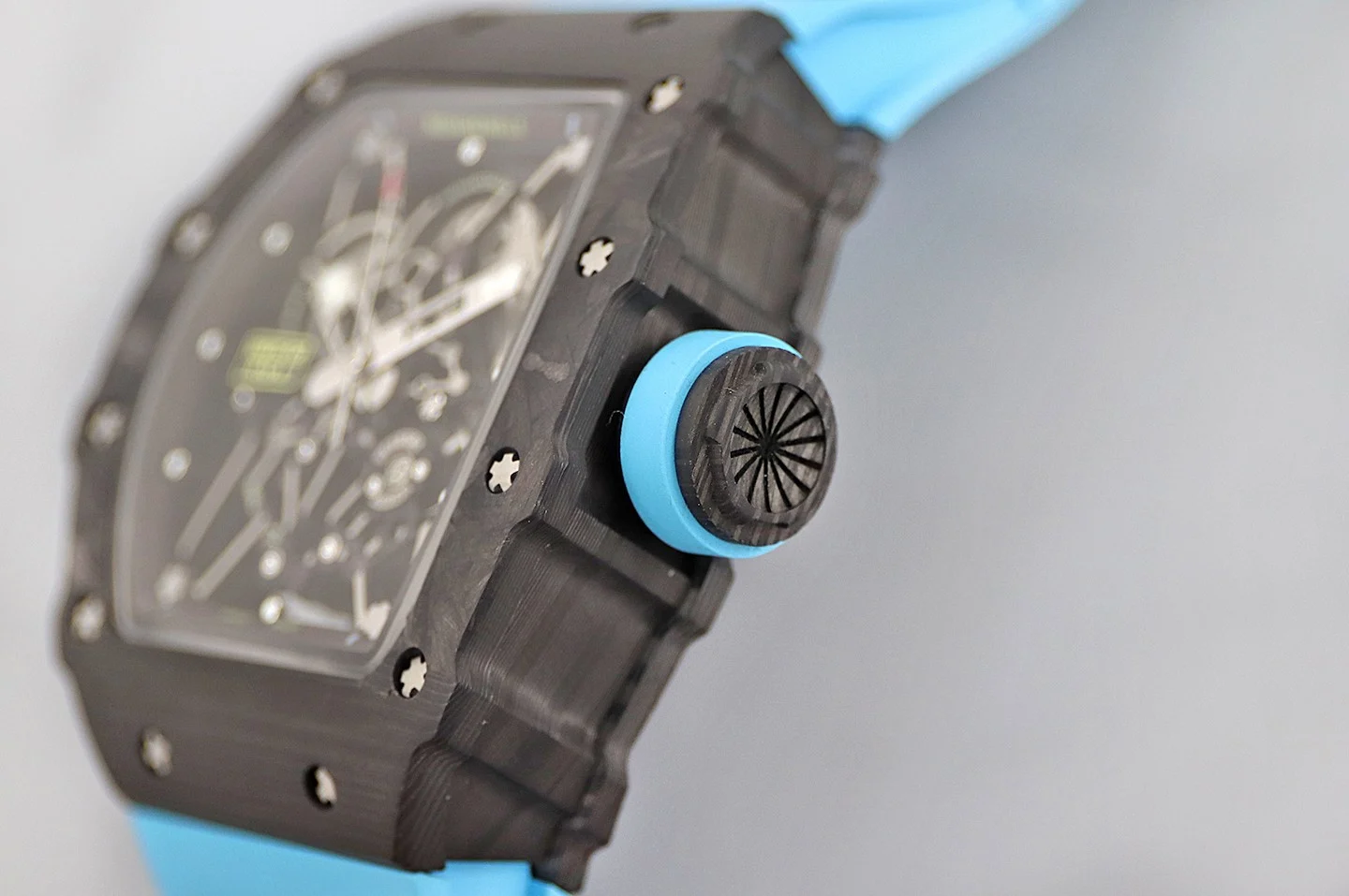 KU+…New Standard To ensure the stability of the movement, Seiko — photographed off the sweep