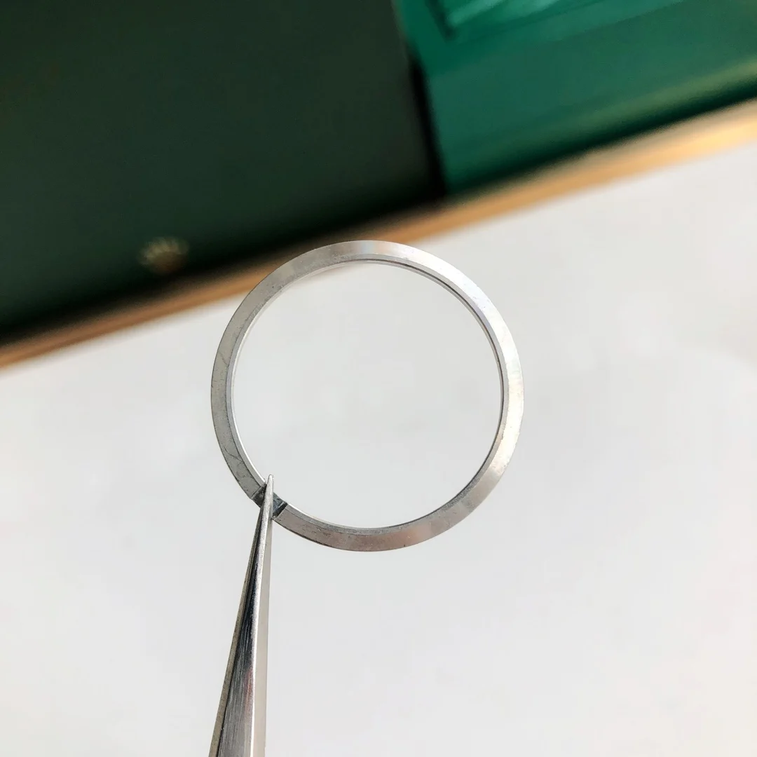 Let's take it apart and check the details of the parts — photographed off the sweep