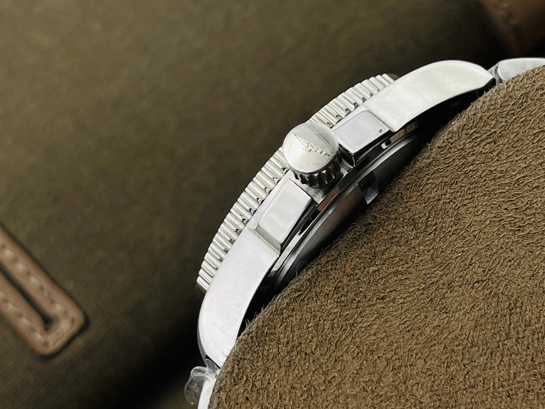 Longines Conquest Ceramic 41mm — photographed off the sweep