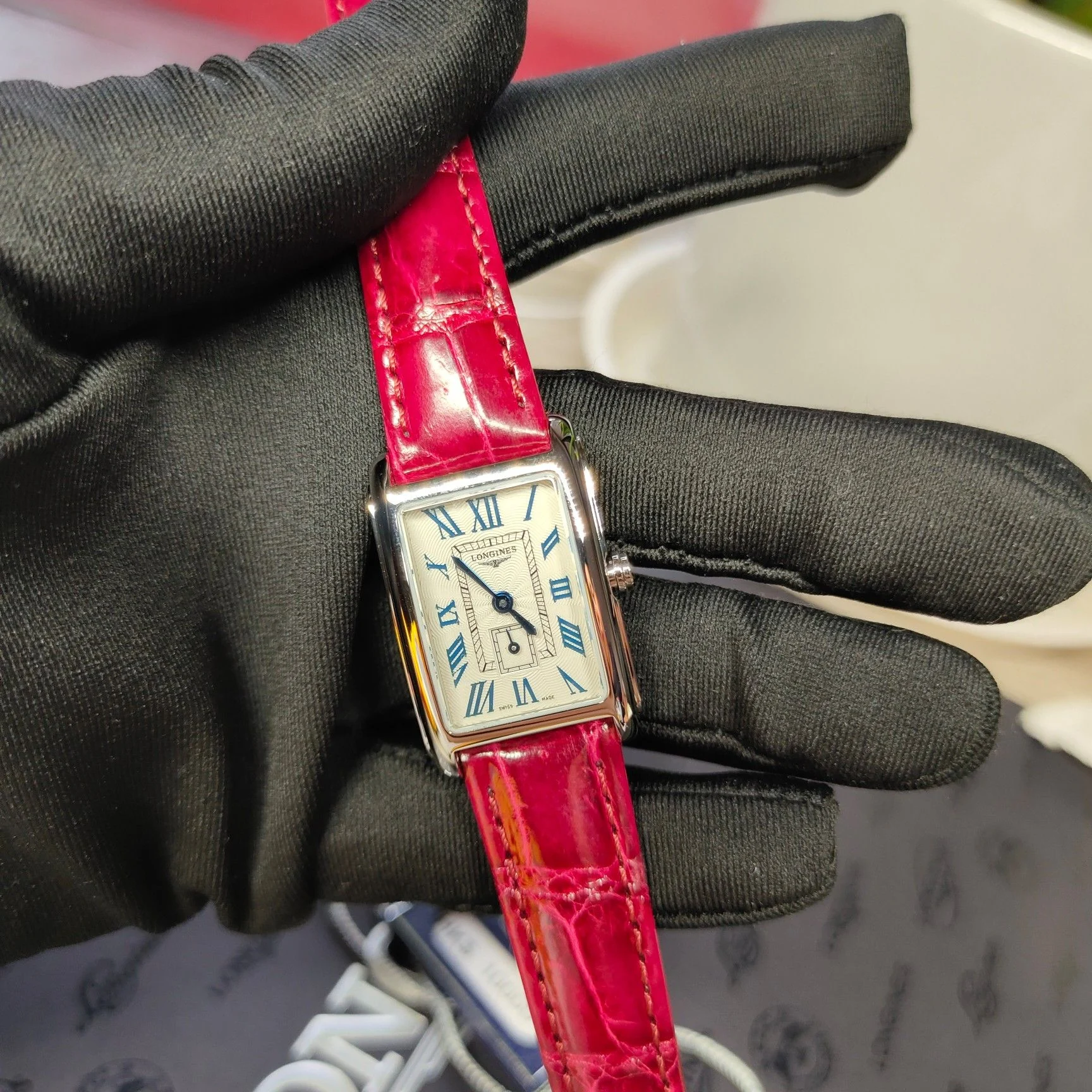 Longines DolceVita Steel Silver Dial 20.80 × 32.00mm — photographed off the sweep