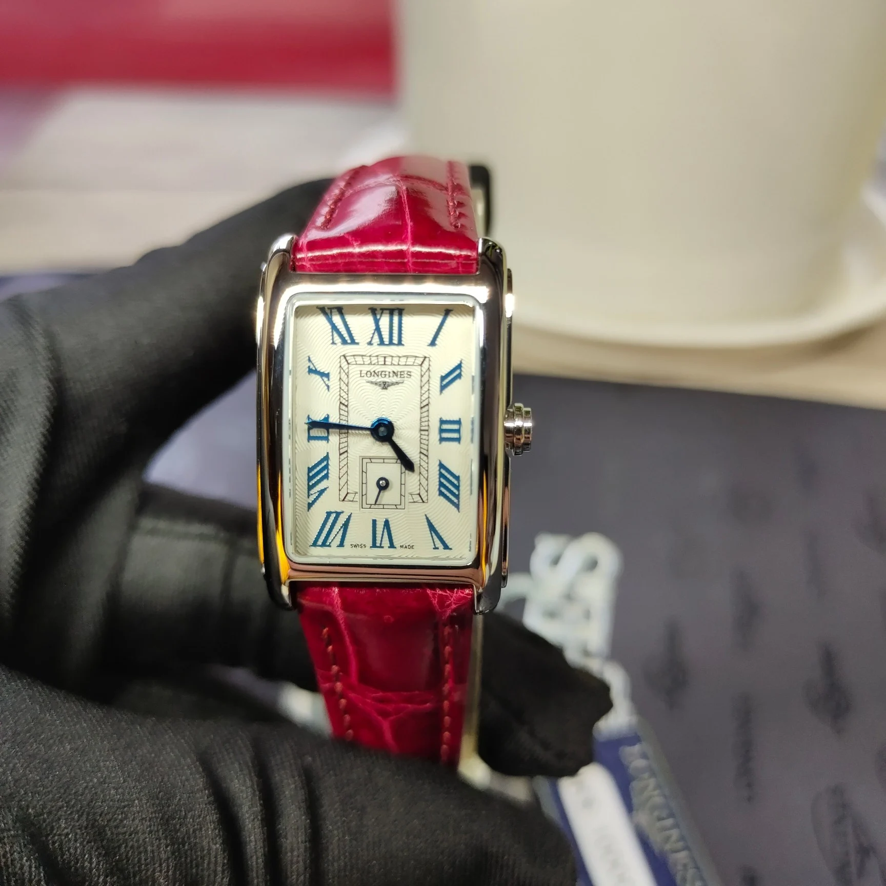 Longines DolceVita Steel Silver Dial 20.80 × 32.00mm — photographed off the sweep