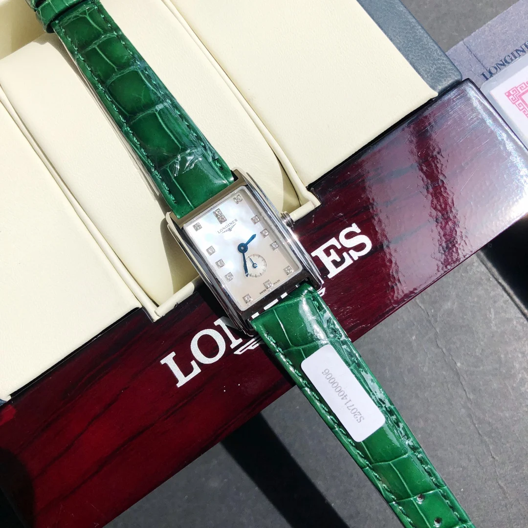 Longines DolceVita Steel Silver Dial 20.80 × 32.00mm — photographed off the sweep