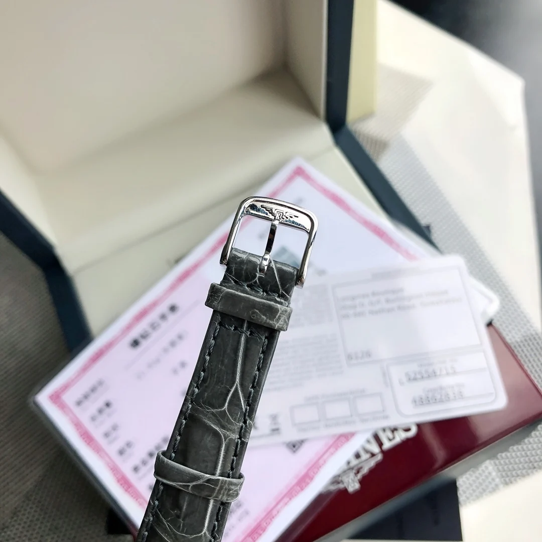 Longines DolceVita Steel Silver Dial Diamond-Set 20.80 × 32.00mm — photographed off the sweep