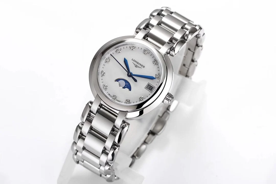 Longines Moon Phase Steel 30.5mm — detail