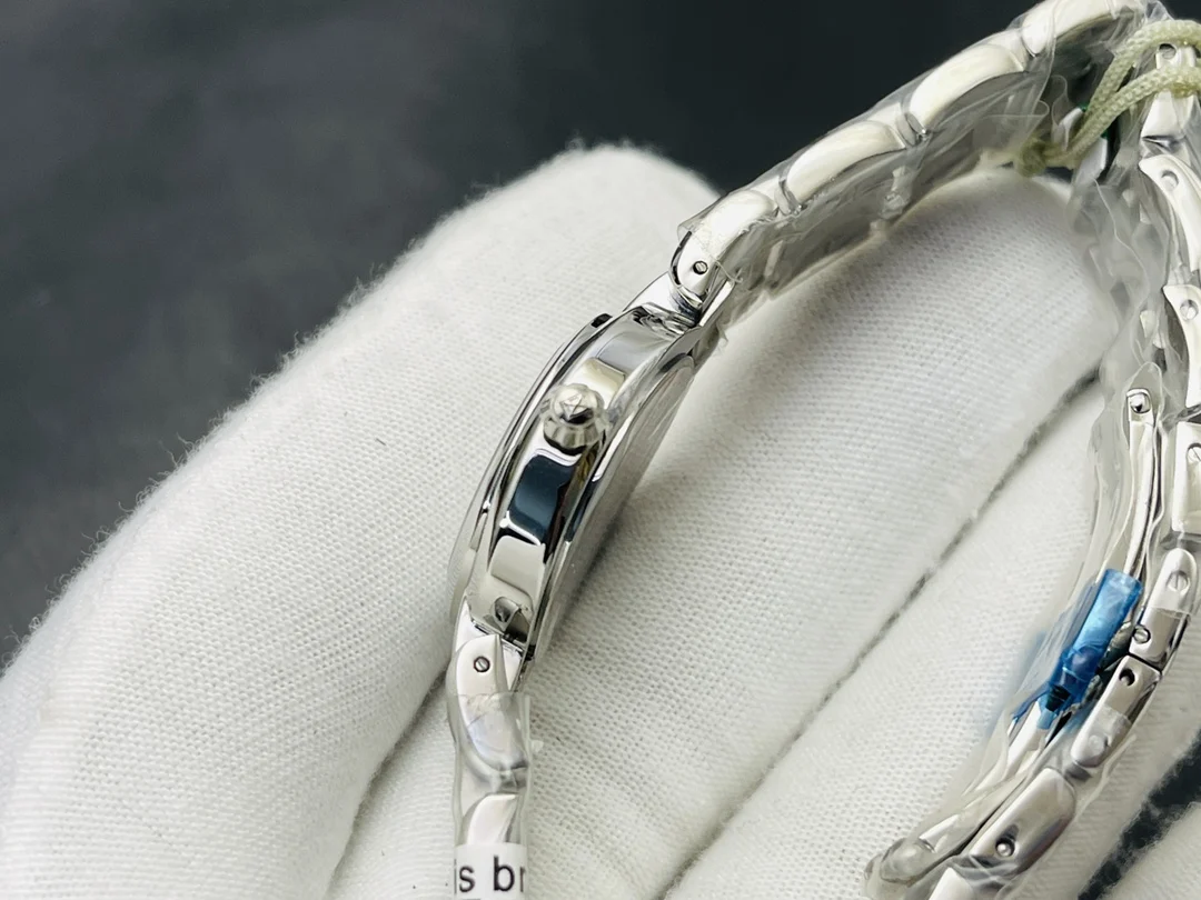 Longines Steel 26.5mm — photographed off the sweep