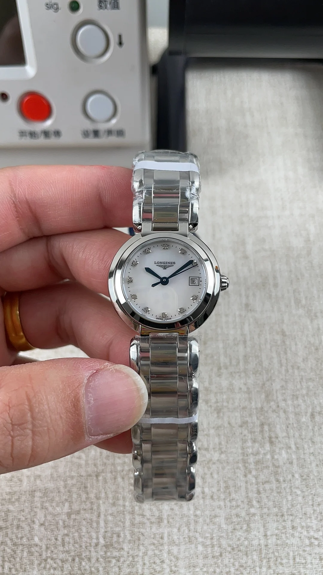 Longines, Swiss Quartz L.250.2 movement — photographed off the sweep