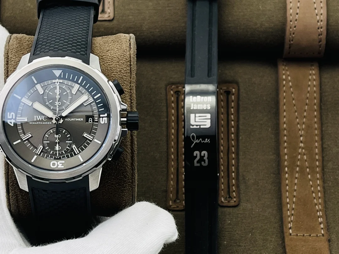 New Masterpiece The highest version on the market: IWC's "Shark" — photographed off the sweep