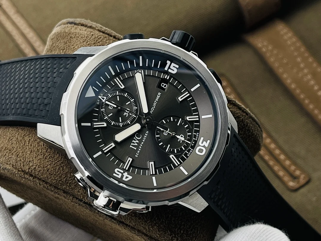 New Masterpiece The highest version on the market: IWC's "Shark" — photographed off the sweep