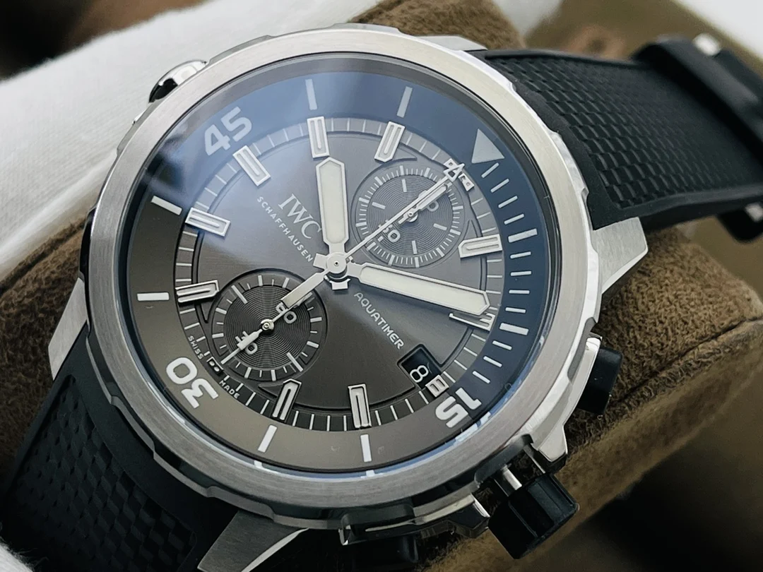 New Masterpiece The highest version on the market: IWC's "Shark" — photographed off the sweep