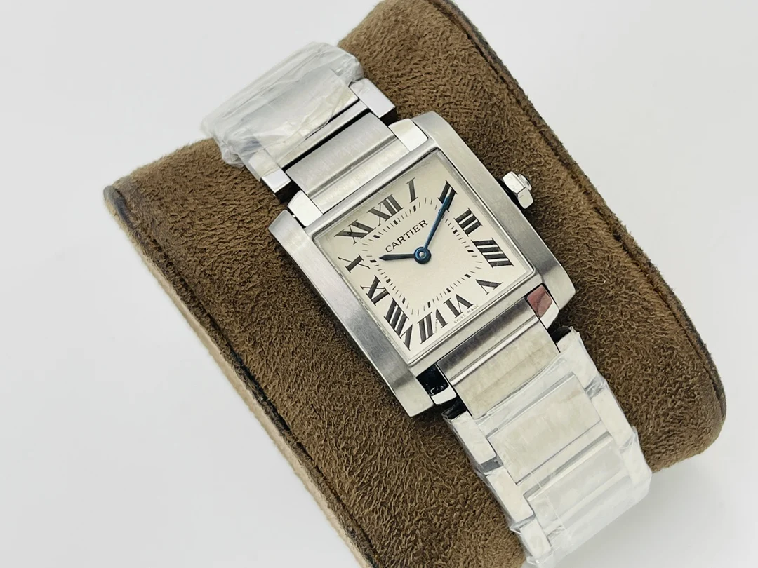 newest recommendation: the Cartier Cartier women's model — photographed off the sweep