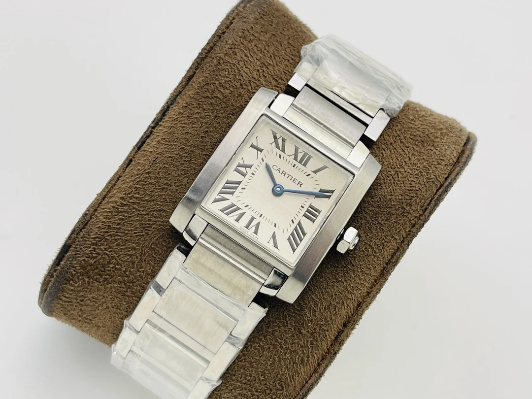newest recommendation: the Cartier Cartier women's model — photographed off the sweep