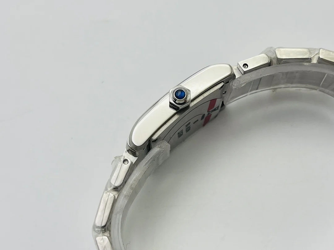 newest recommendation: the Cartier Cartier women's model — photographed off the sweep