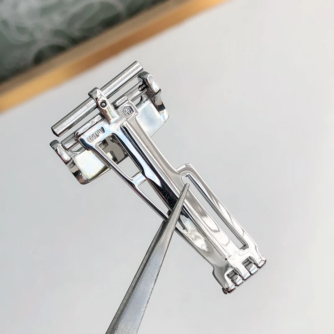 Newly upgraded AP original CLASP. Deeply refined, perfectly — photographed off the sweep